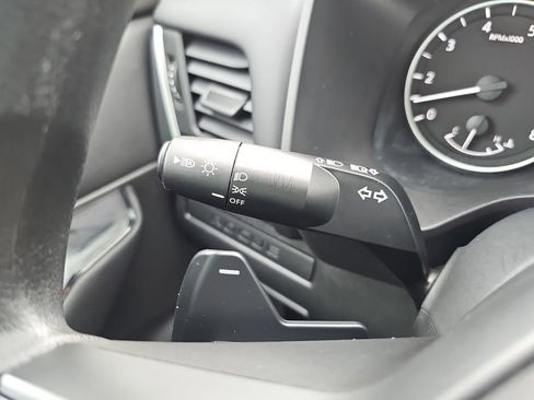 Used 2025 Nissan Rogue S image 28