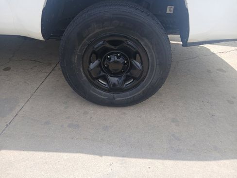 Used 2019 Toyota Tacoma SR AWD/4WD image 9