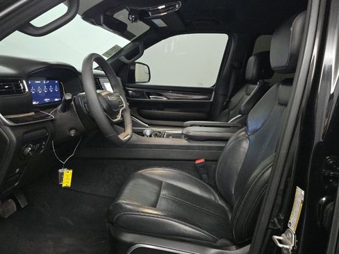 Used 2024 Jeep Wagoneer 4WD image 7