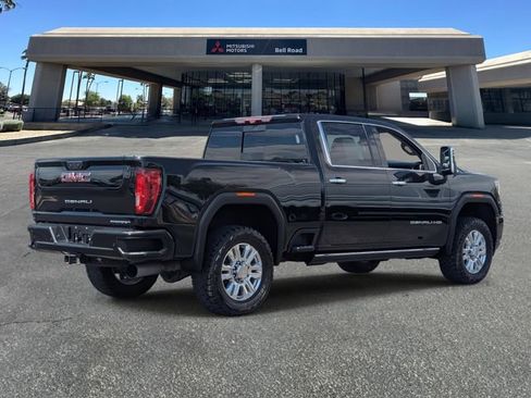 Used 2022 GMC Sierra 2500 Denali w/ Denali Black Diamond Edition image 6
