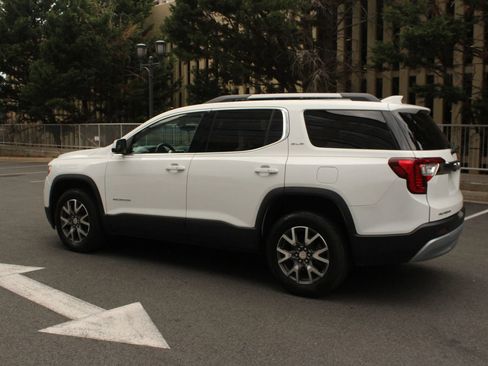 Used 2020 GMC Acadia SLE w/ Driver Convenience Package FWD image 9