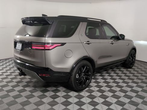 Used 2025 Land Rover Discovery Dynamic SE image 8