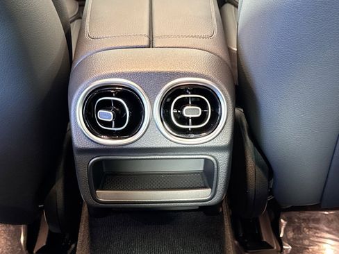 Used 2025 Mercedes-Benz C 300 Sedan image 24