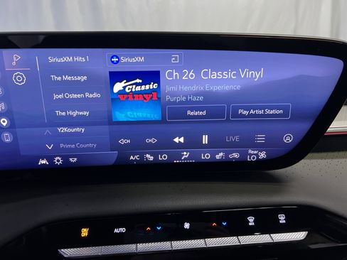 Certified 2025 Buick Enclave Avenir AWD/4WD image 20