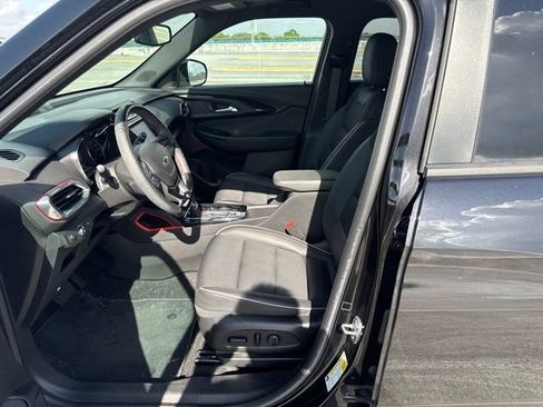 Used 2022 Chevrolet TrailBlazer RS w/ Sun and Liftgate Package FWD image 2