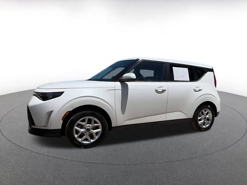 Used 2025 Kia Soul LX w/ LX Technology Package FWD image 8