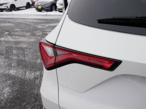 Used 2023 Acura MDX SH-AWD w/ Technology Package image 17