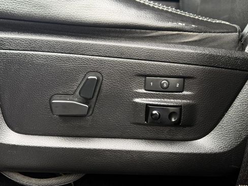 Used 2013 RAM 1500 Laramie AWD/4WD image 17