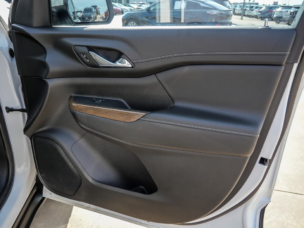 Used 2023 GMC Acadia SLE w/ LPO, Floor Liner Package FWD image 18