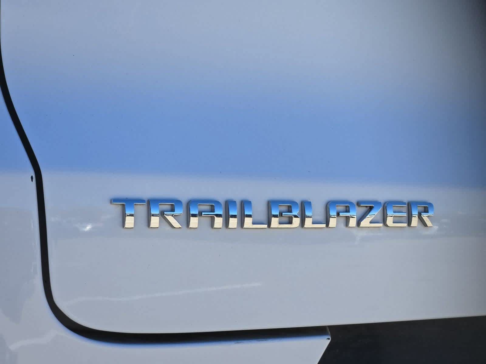 Used 2023 Chevrolet TrailBlazer LS FWD image 12