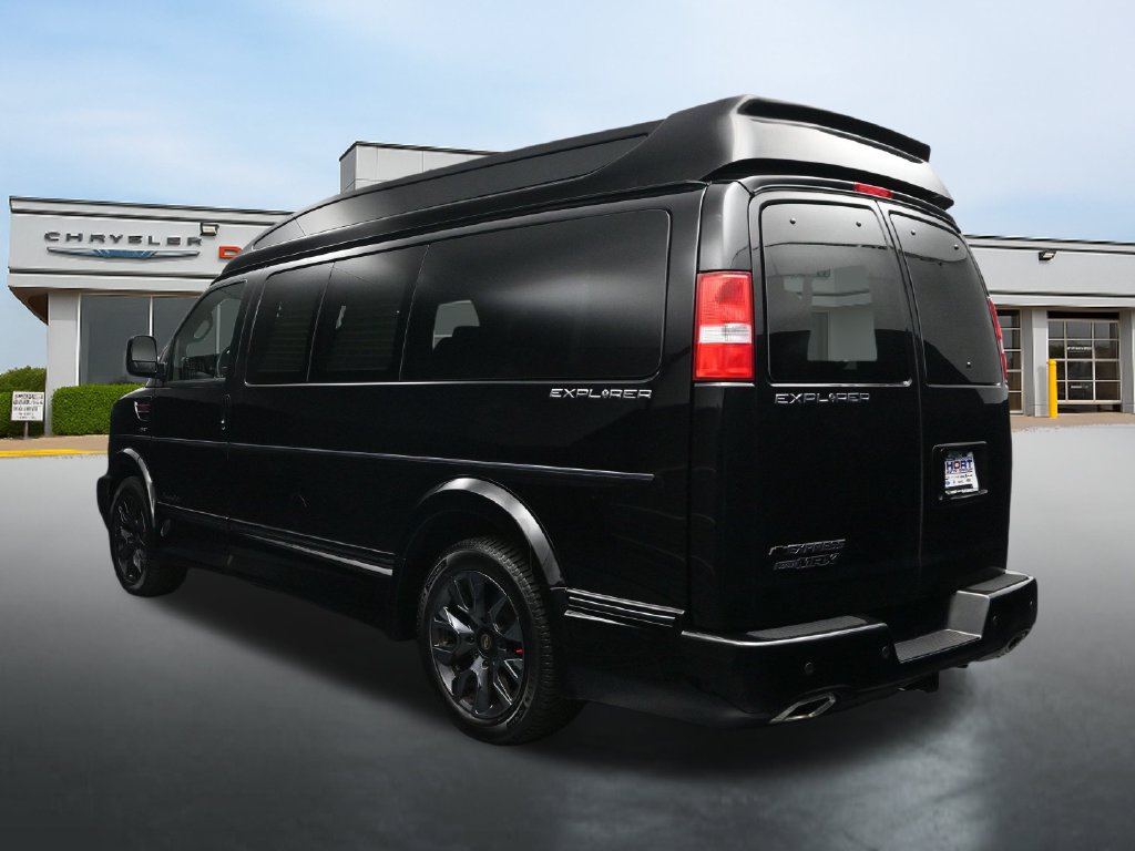 Used 2023 Chevrolet Express 2500 RWD image 3