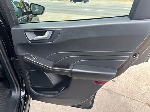 Used 2021 Ford Escape SE image 21