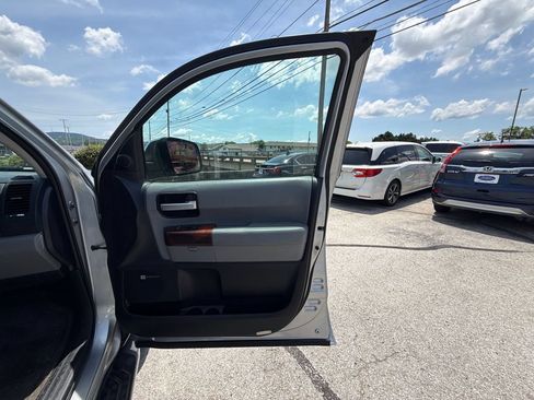 Used 2014 Toyota Sequoia Platinum RWD image 17