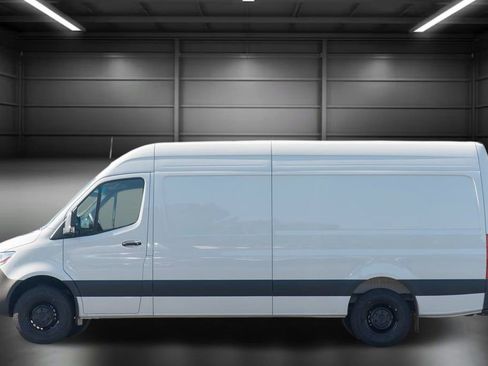 Used 2025 Mercedes-Benz Sprinter 2500 image 5