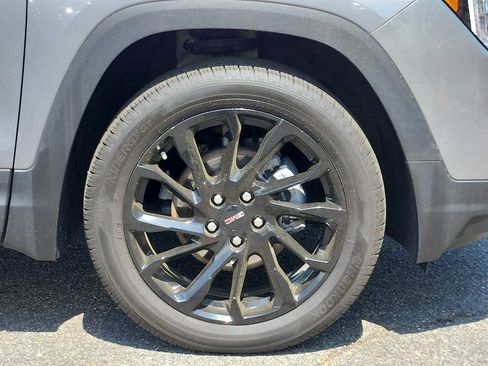 Used 2024 GMC Terrain SLT w/ Tech Package AWD/4WD image 8