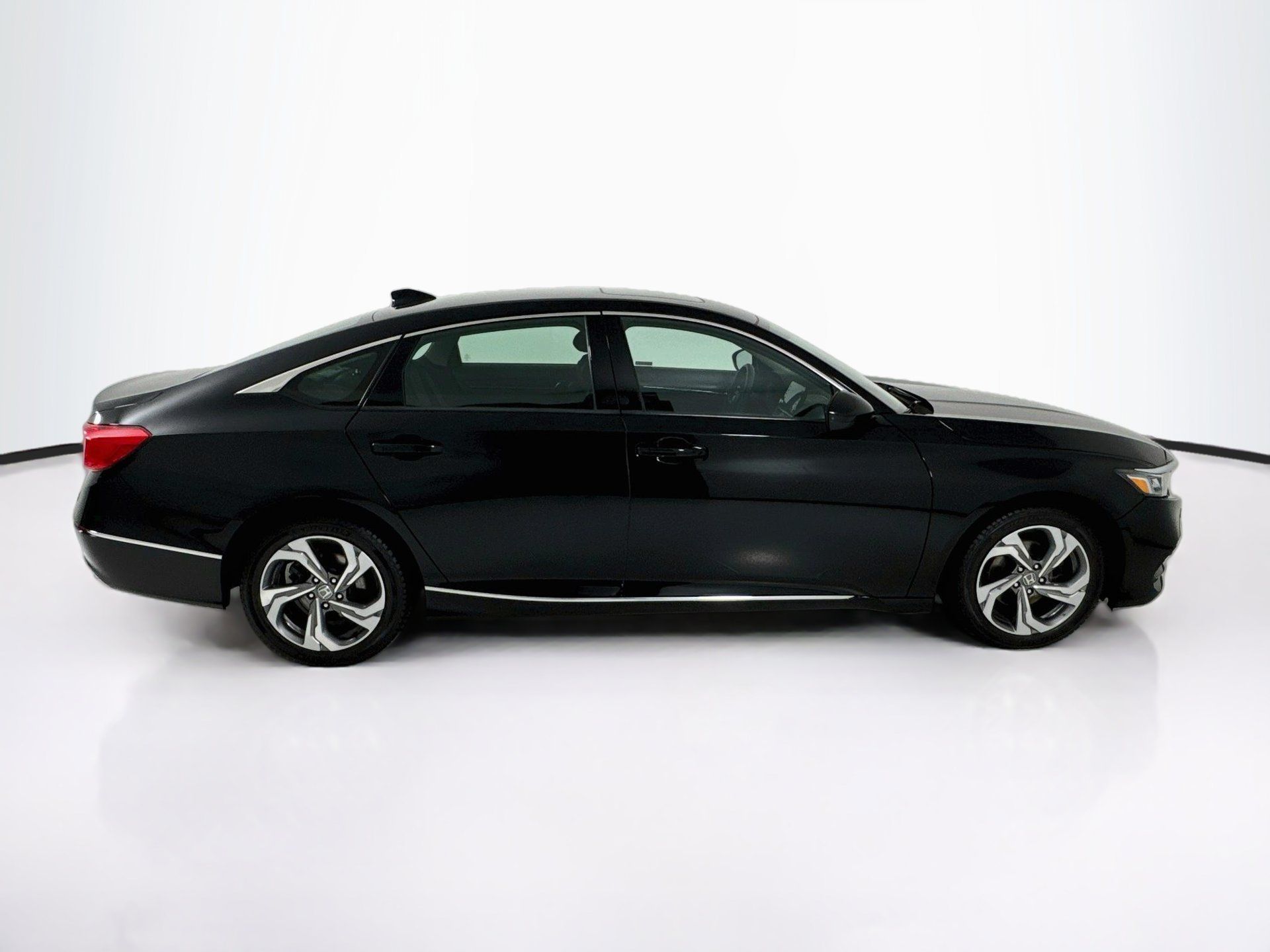 Used 2018 Honda Accord EX image 9