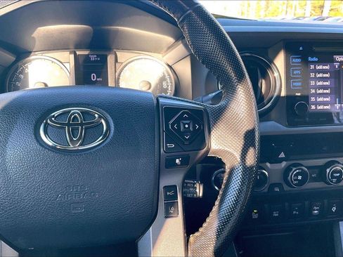Used 2018 Toyota Tacoma TRD Sport image 20