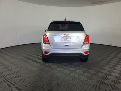 Used 2022 Chevrolet Trax LS w/ Tint and Cruise Package image 5