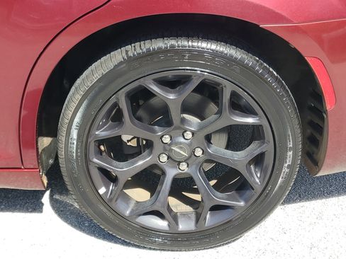 Used 2019 Chrysler 300 S image 7