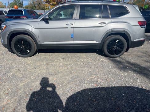 New 2026 Volkswagen Atlas SE image 15