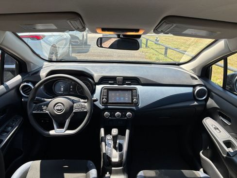 Used 2025 Nissan Versa SV FWD image 31