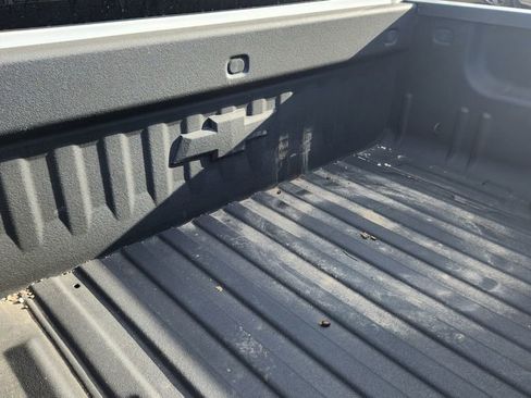 Used 2017 Chevrolet Silverado 1500 Custom w/ Custom Convenience Package AWD/4WD image 9
