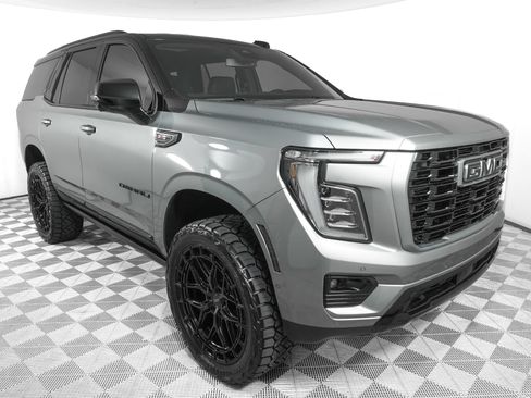 Used 2026 GMC Yukon Denali w/ Sun & Power Step Package AWD/4WD image 3