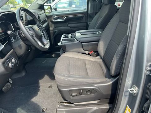 Used 2023 Chevrolet Silverado 1500 LT AWD/4WD image 9