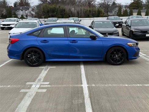 Used 2023 Honda Civic Sport image 2