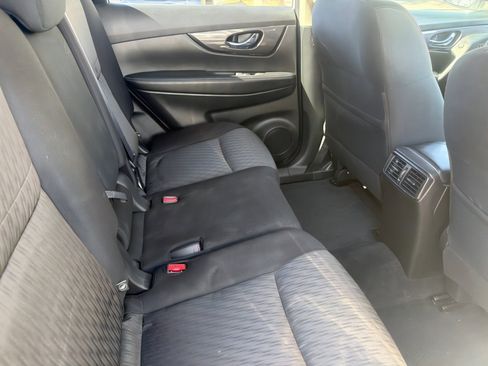 Used 2020 Nissan Rogue SV w/ Premium Package image 13