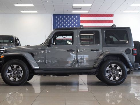 Used 2018 Jeep Wrangler Unlimited Sahara AWD/4WD image 4