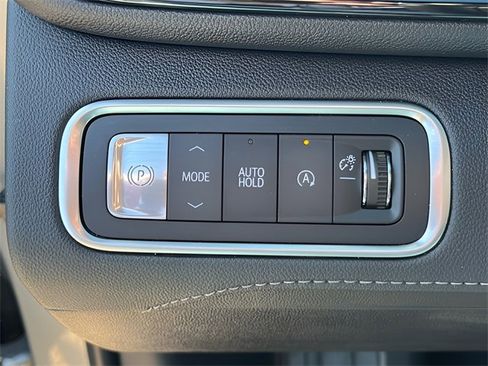 Used 2025 Buick Enclave Preferred image 23