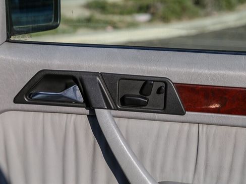 Used 1995 Mercedes-Benz E 320 Convertible image 73