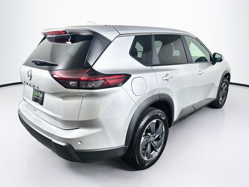 Used 2025 Nissan Rogue SV FWD image 9