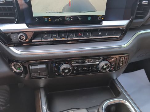 Used 2023 Chevrolet Silverado 1500 High Country w/ High Country Premium Package AWD/4WD image 30