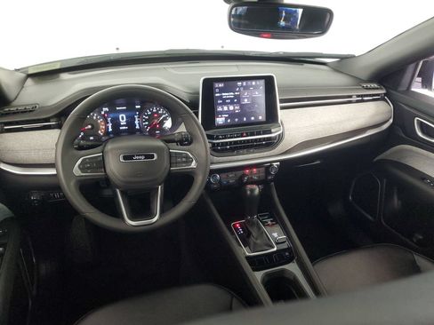 Used 2025 Jeep Compass Latitude AWD/4WD image 15