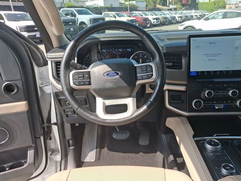Used 2024 Ford Expedition Max XLT image 12
