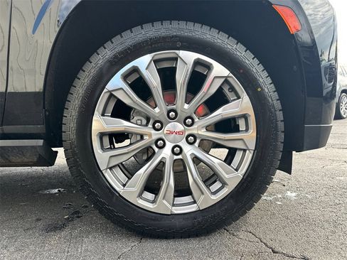 Used 2021 GMC Yukon XL Denali w/ Denali Premium Package image 13