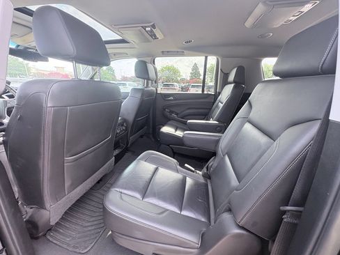 Used 2019 Chevrolet Suburban LT RWD image 7
