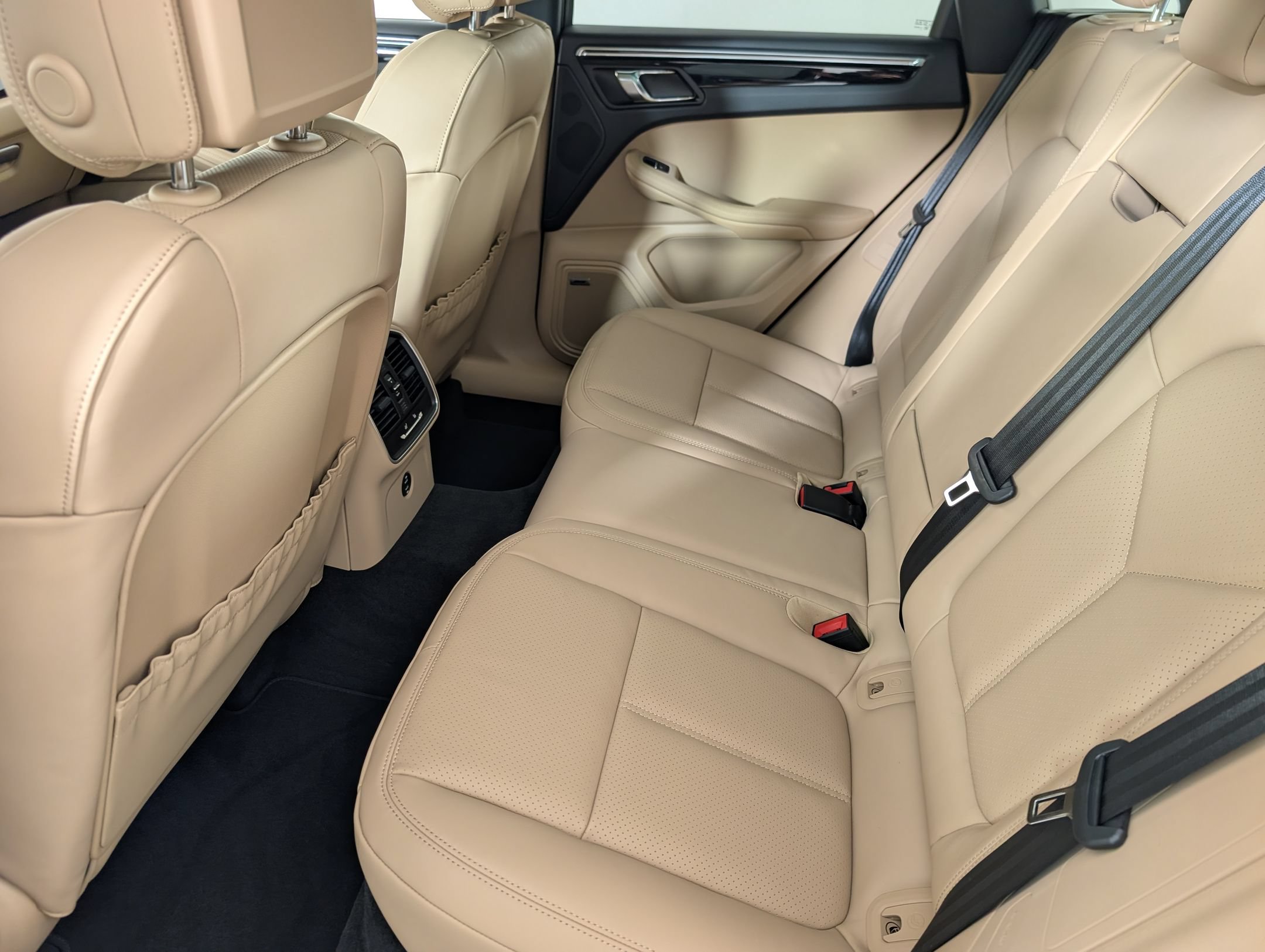 Certified 2026 Porsche Macan AWD/4WD image 26