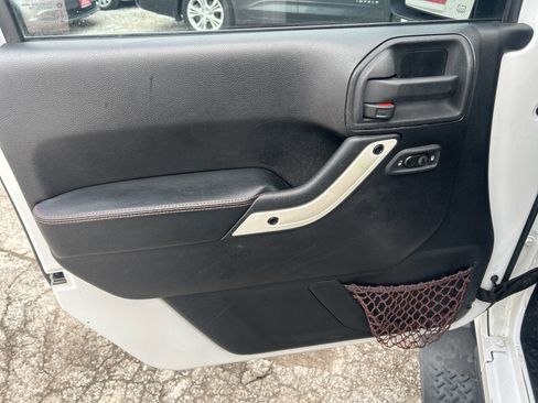 Used 2012 Jeep Wrangler Sahara image 13