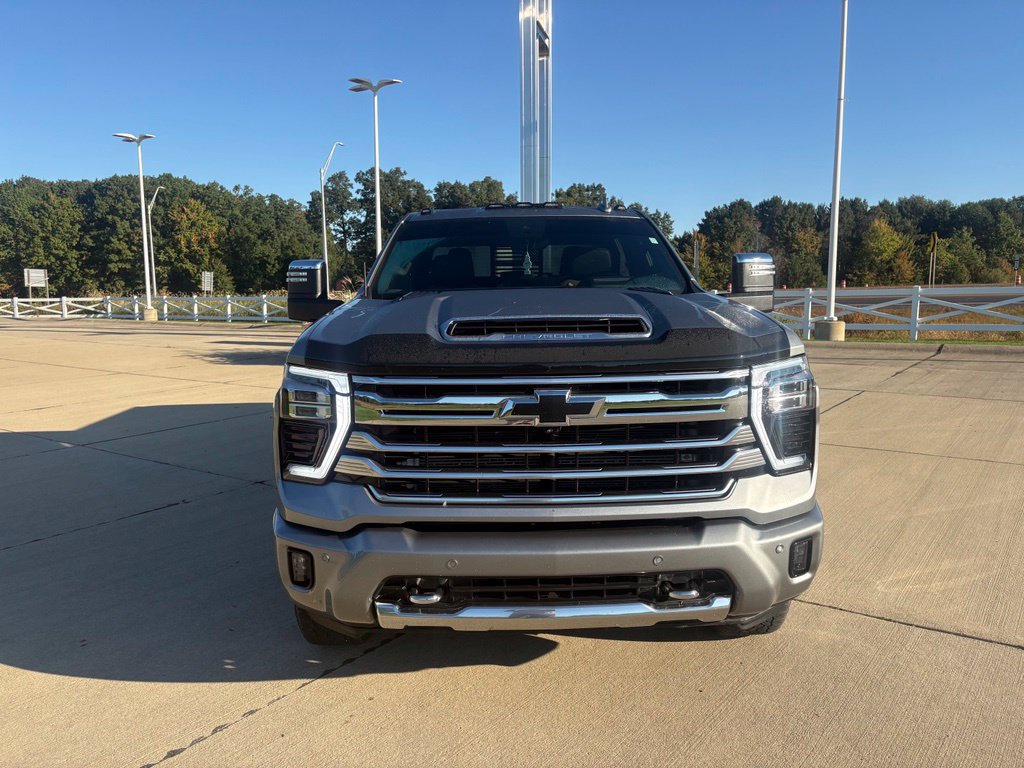 Used 2024 Chevrolet Silverado 3500 High Country w/ High Country Premium Package AWD/4WD image 9