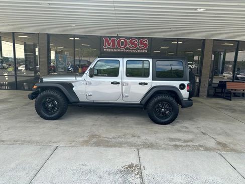 Used 2018 Jeep Wrangler Unlimited Sport AWD/4WD image 7
