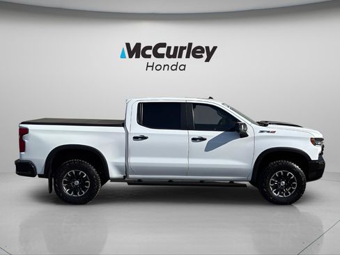 Used 2022 Chevrolet Silverado 1500 ZR2 w/ Technology Package AWD/4WD image 2