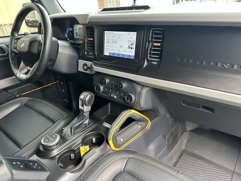 Used 2022 Ford Bronco Badlands w/ Sasquatch Package image 16