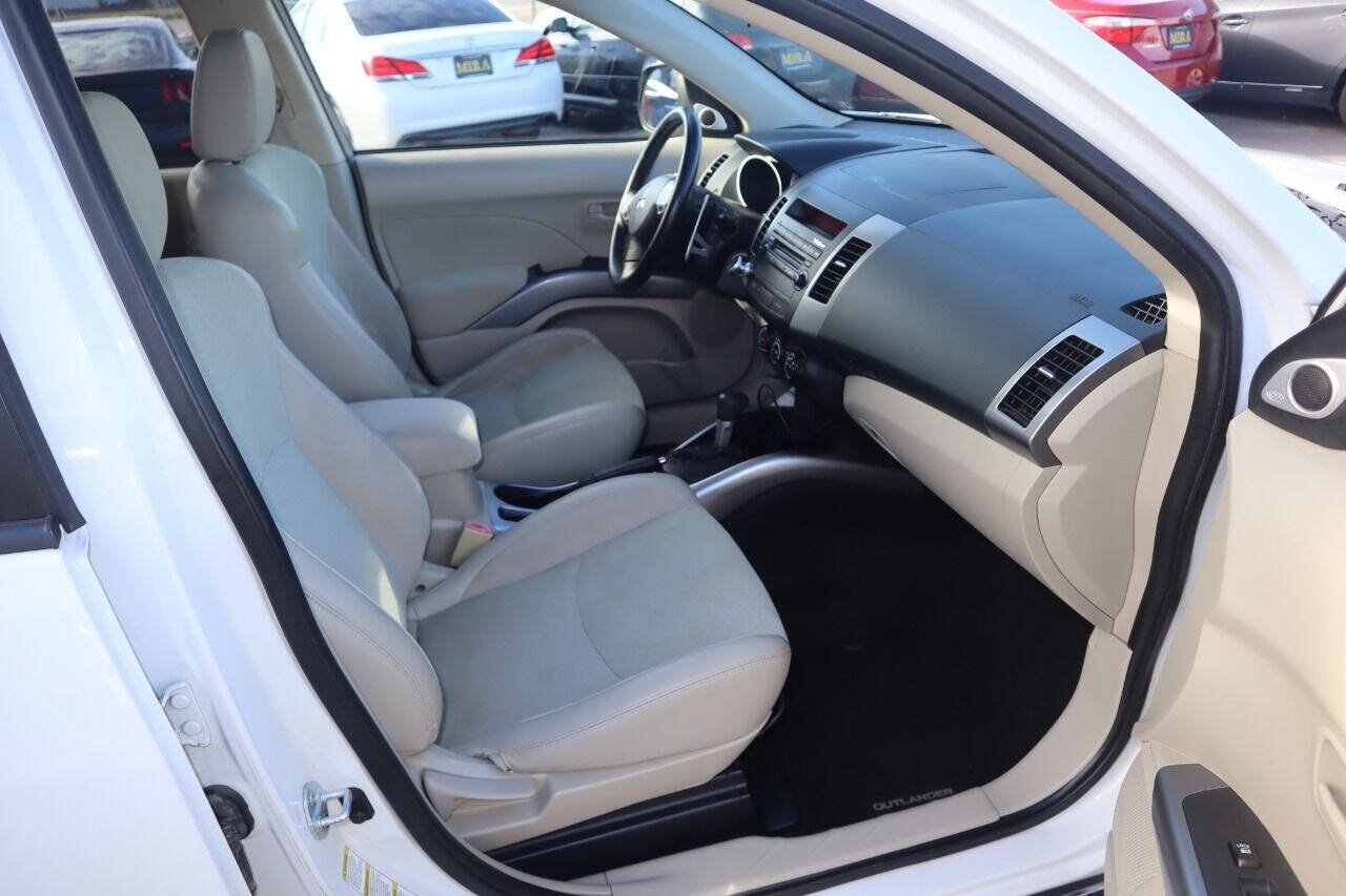 Used 2008 Mitsubishi Outlander SE FWD image 31