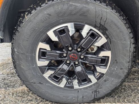 Used 2024 Nissan Frontier PRO-4X w/ Technology Package image 12