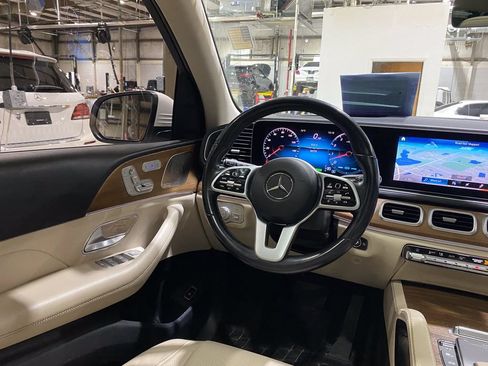 Used 2021 Mercedes-Benz GLS 450 4MATIC image 3