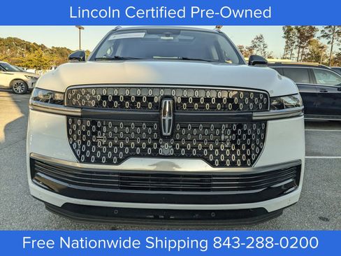 Certified 2025 Lincoln Navigator Reserve image 9