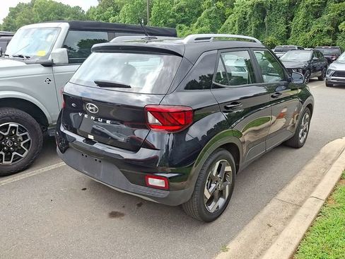 Used 2025 Hyundai Venue SEL FWD image 3